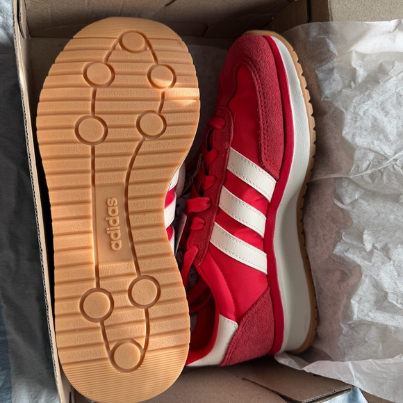 Adidas Red and White RUN 70s 2.0 - Picture 4 of 4
